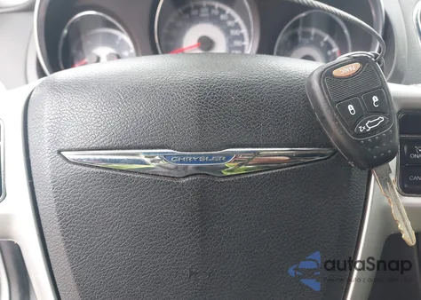 2014 Chrysler 200 Touring z USA, uszkodzony, nr VIN 1C3CCBBG9EN114832